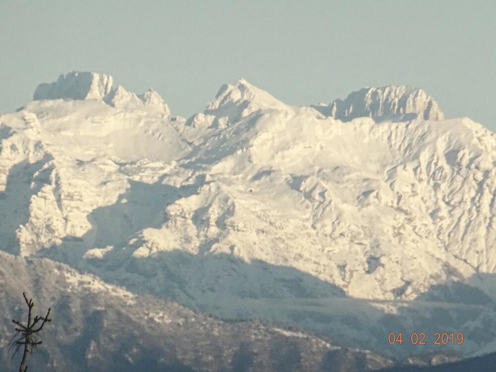 A sn, Cimon della Pala m 3184 - in centro, Croda Granda m 2849  -  a ds, in secondo piano,  Marmolada 3343