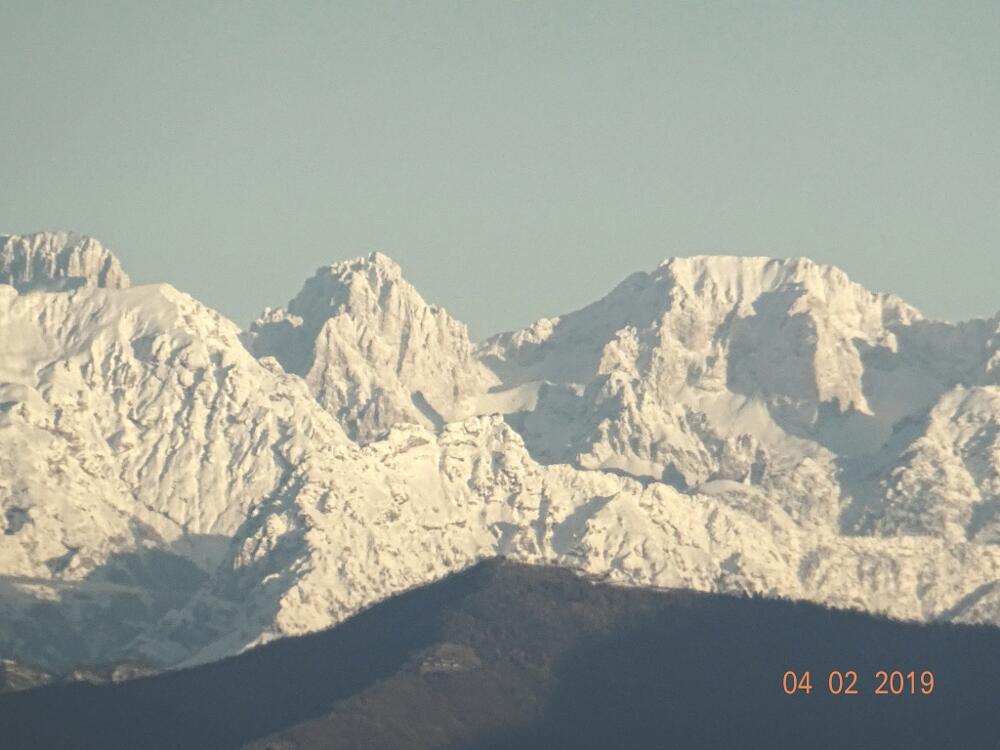 In primo piano, Monti del Sole  m 2547 - in secondo piano, da sn a ds, Marmolada m 3343 -  Agner m 2872  - Civetta m 3220