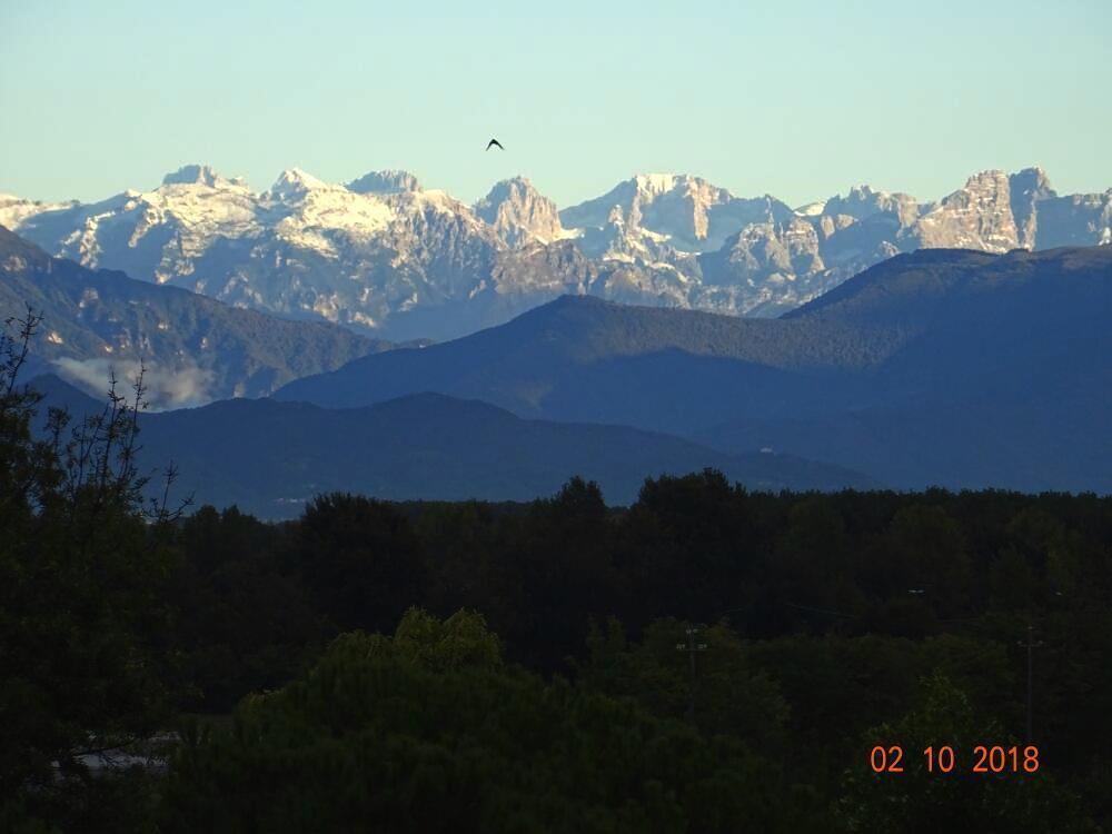 Da sn a ds,  Pale di S.Martino - Croda Granda - Marmolada - Agner - Civetta - Pelmo - Schiara.